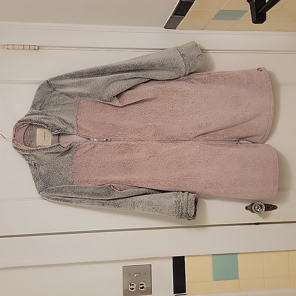 Cuddl Duds size large zip front long sleeved women's robe (knee length)
